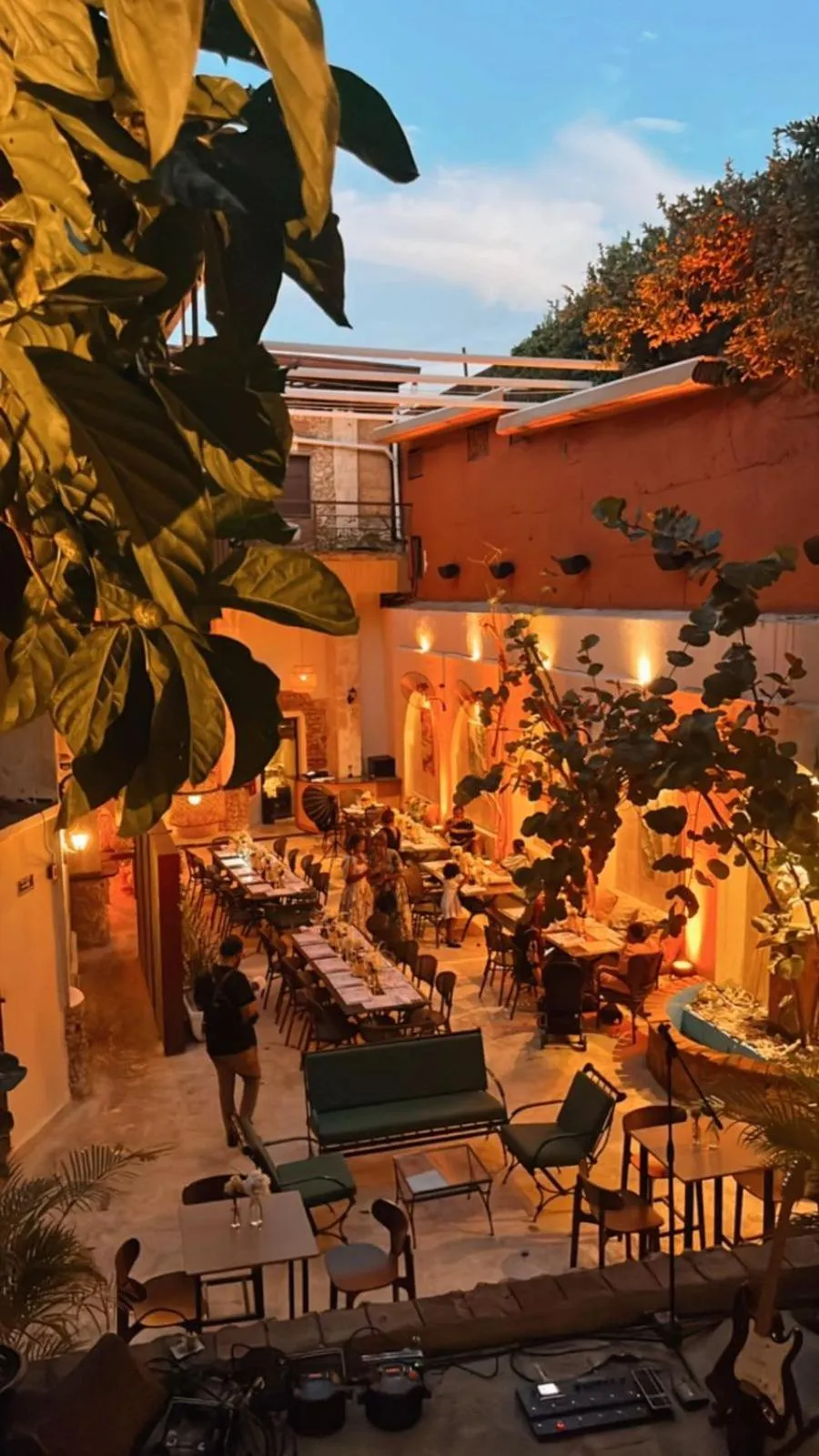 Restaurant/places to eat in Empyrean Art Deco