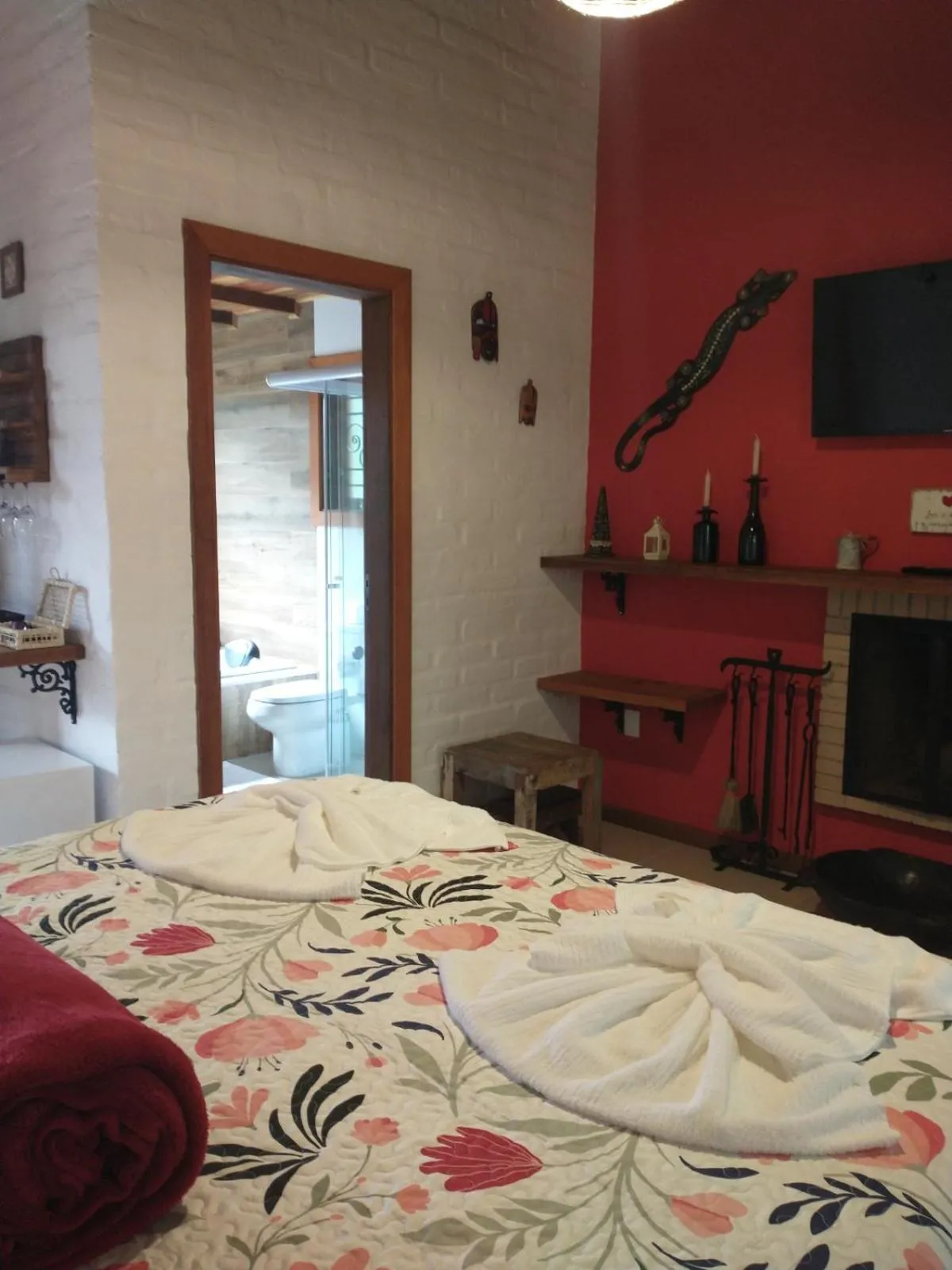 View (from property/room), Bed in Nas Nuvens Hospedaria