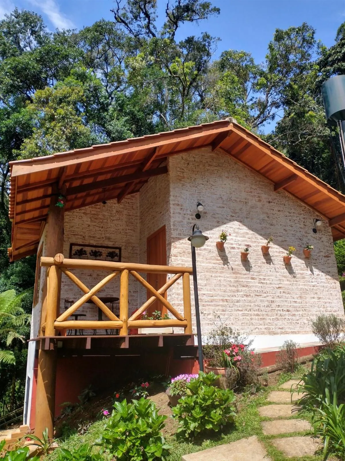 Property building in Nas Nuvens Hospedaria