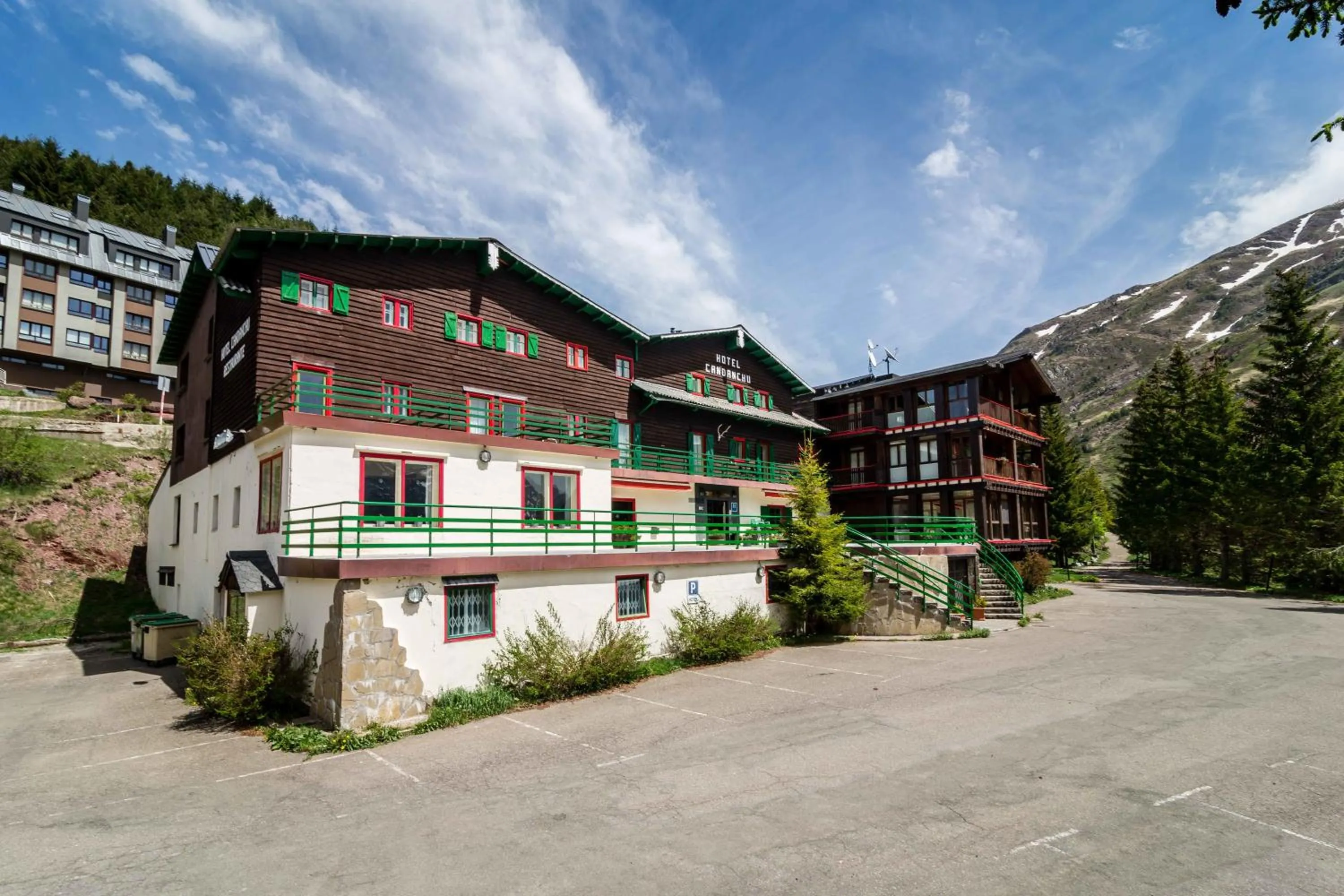 Facade/entrance in SNÖ Hotel Candanchú