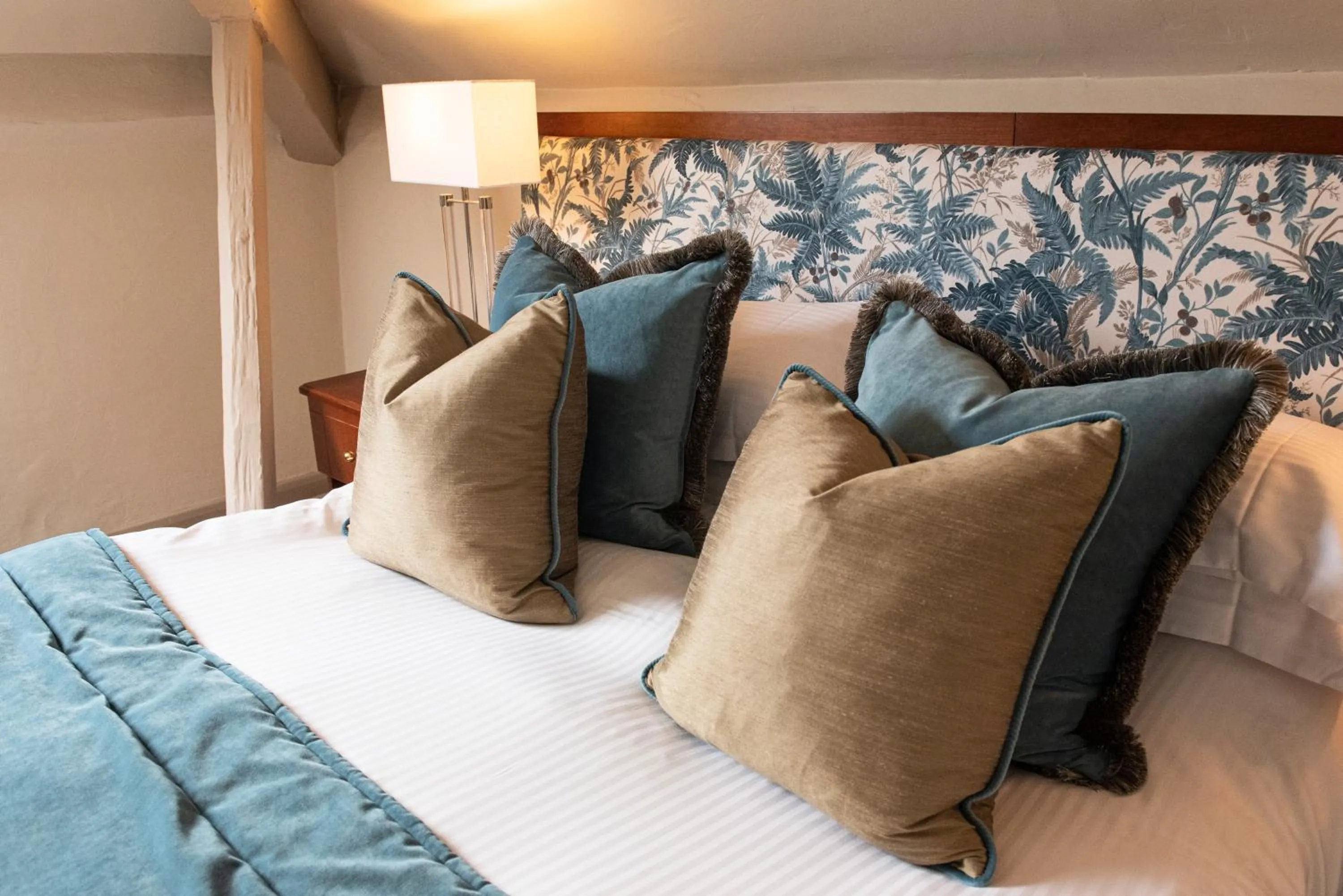 Bed in Roundthorn Country House & Luxury Apartments
