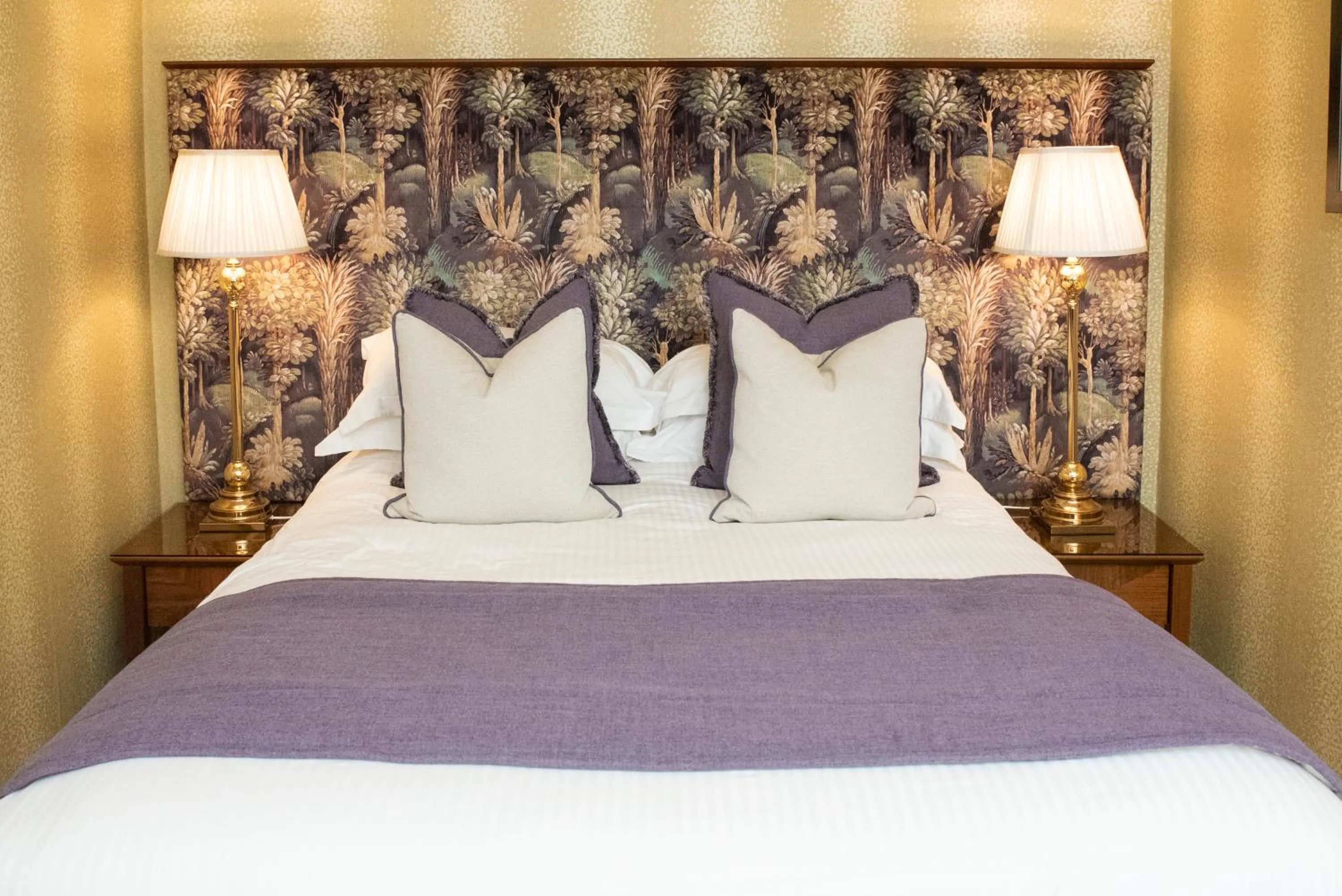 Bed in Roundthorn Country House & Luxury Apartments