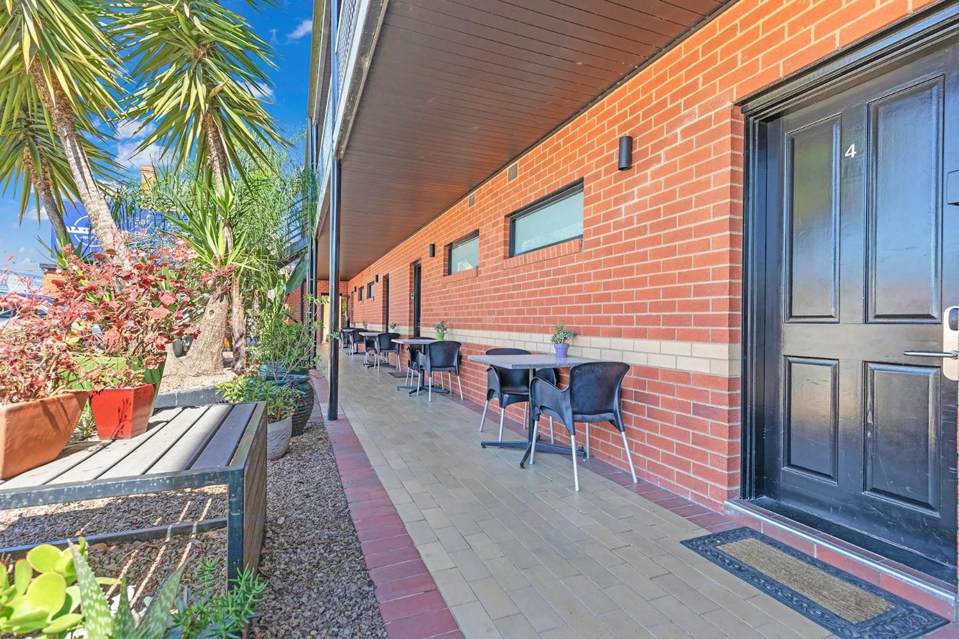 Property building in Caledonian Hotel Echuca
