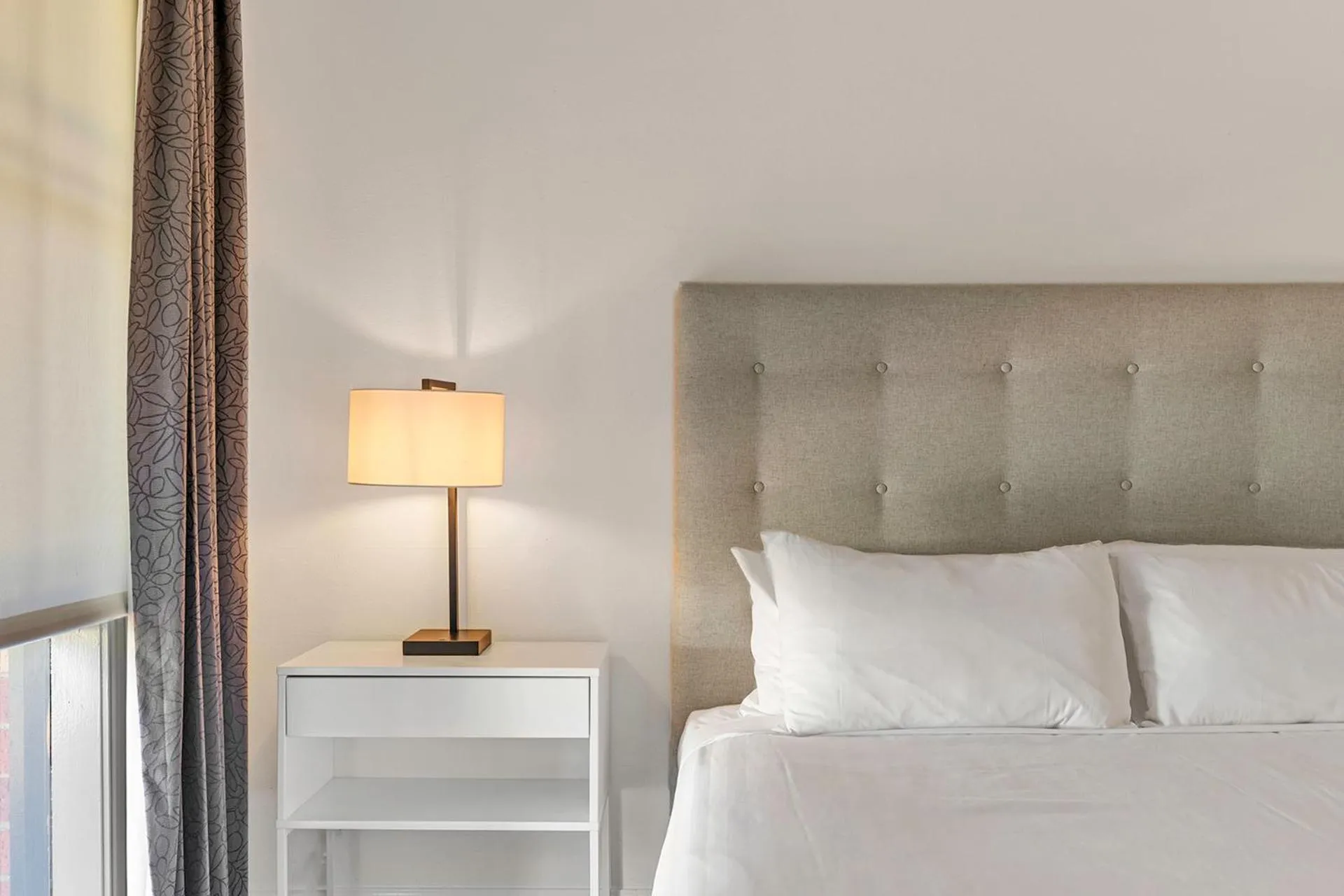 Bed in Caledonian Hotel Echuca