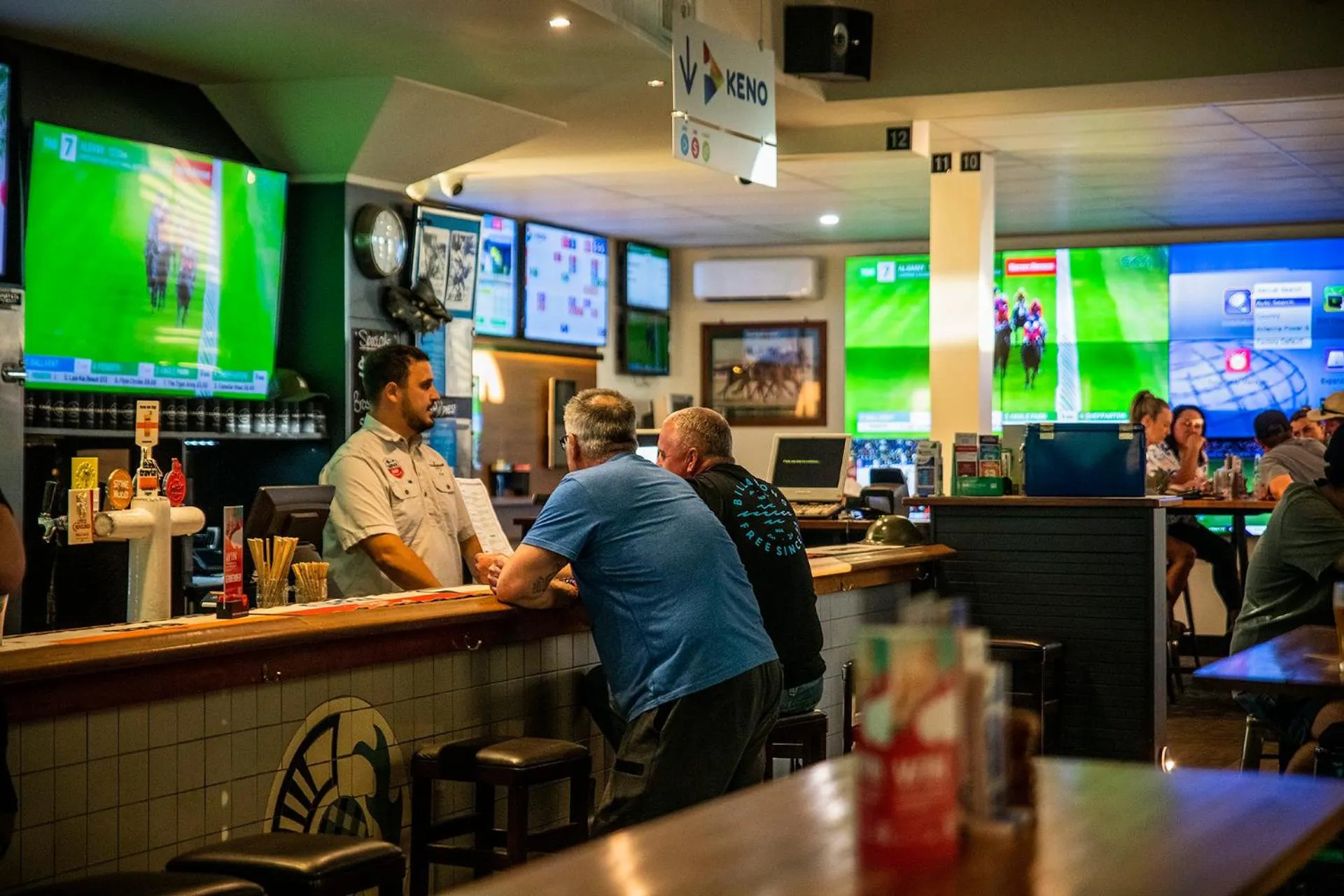 Restaurant/places to eat in Caledonian Hotel Echuca