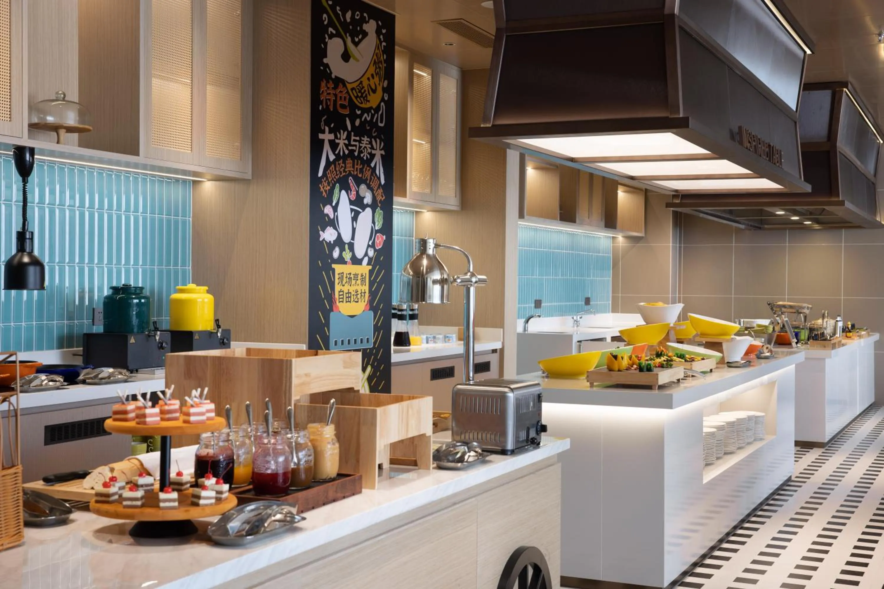 Restaurant/places to eat in Home2 Suite by Hilton Hangzhou Qianjiang New Town