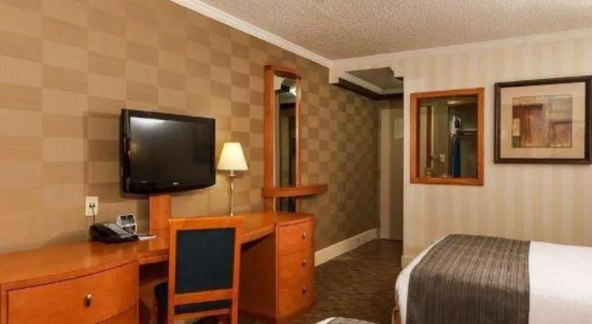 Bed in The Glenmore Inn & Convention Centre