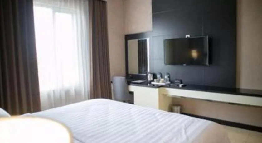 Bed in Karlita Hotel Tegal