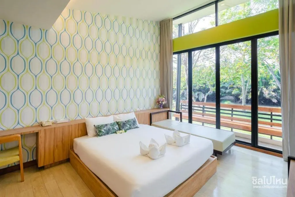 Bed in Lumphawa Amphawa Resort