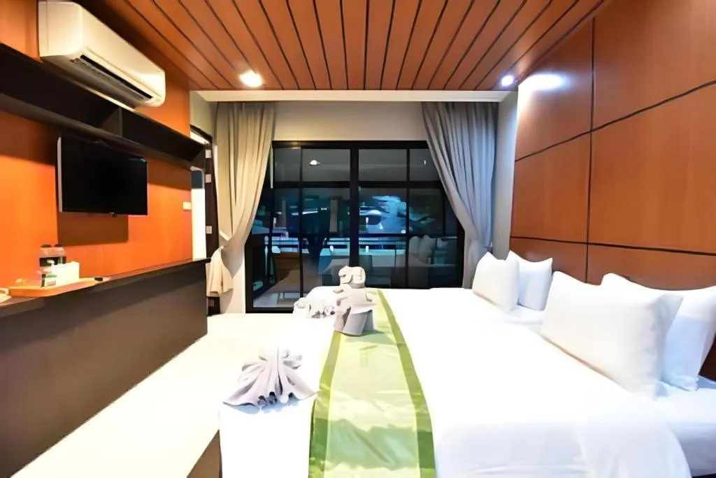 Bed in The Breeze Lipe Resort