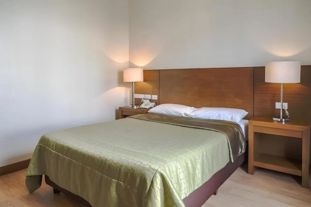 Bed in Mansion Garden Hotel