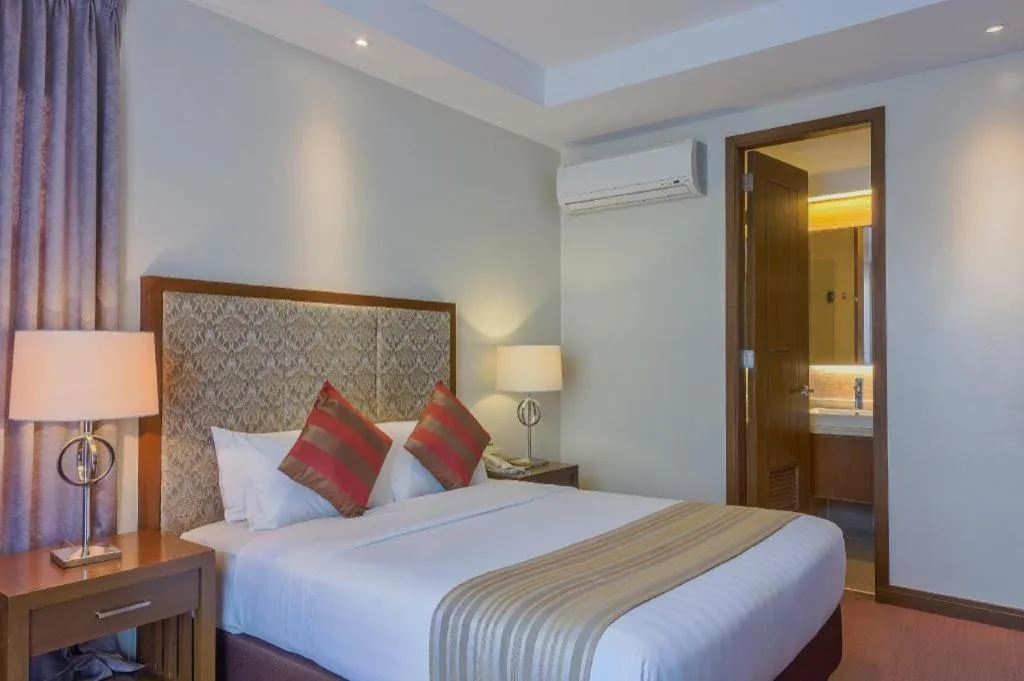 Bed in Mansion Garden Hotel