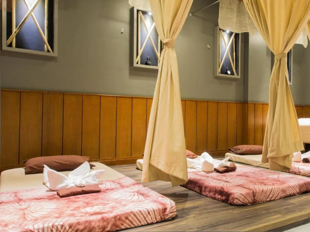 Bed in Mansion Garden Hotel