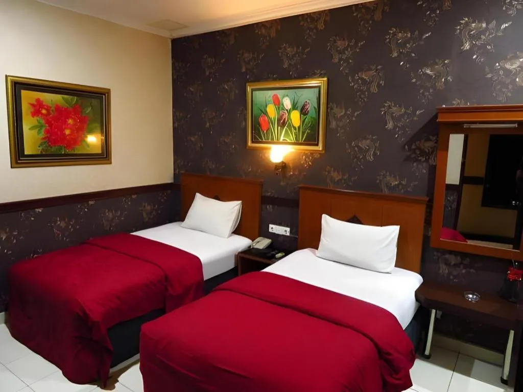 Bed in Hotel Menara Lexus