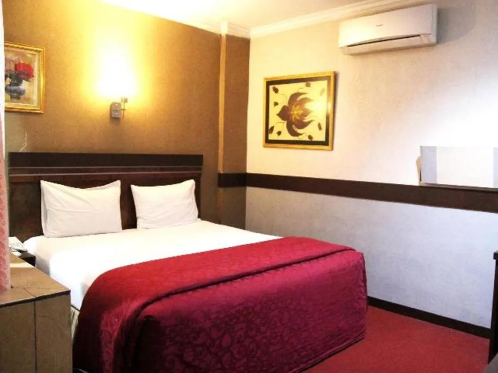 Bed in Hotel Menara Lexus