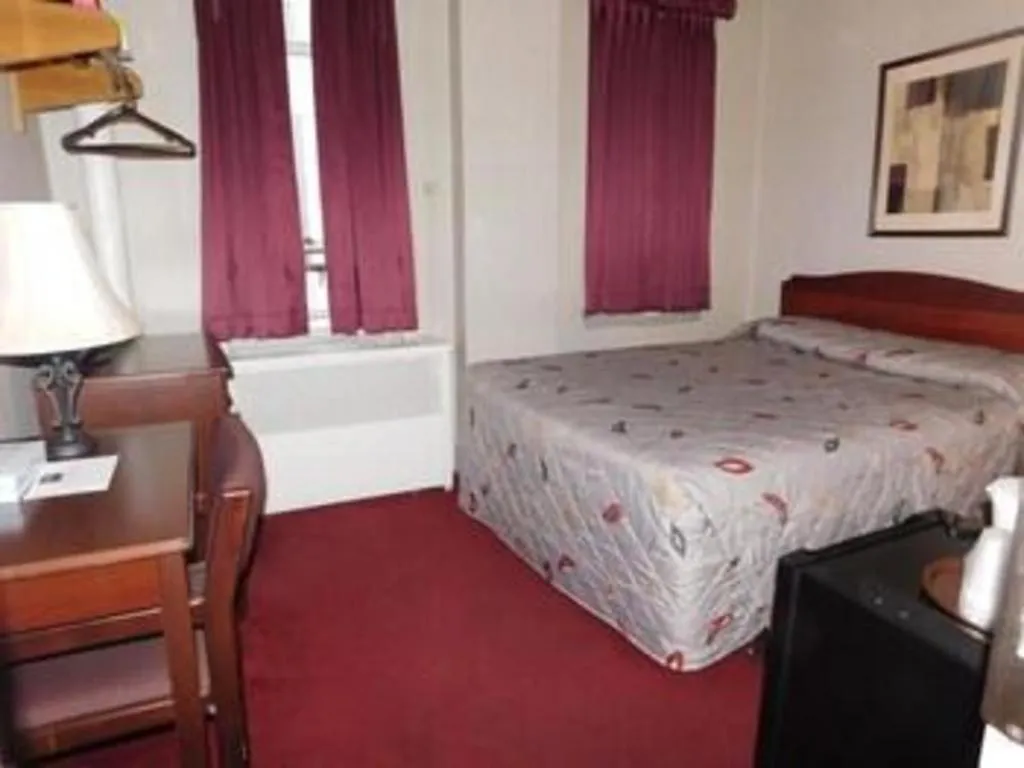 Bed in Hotel Harrington