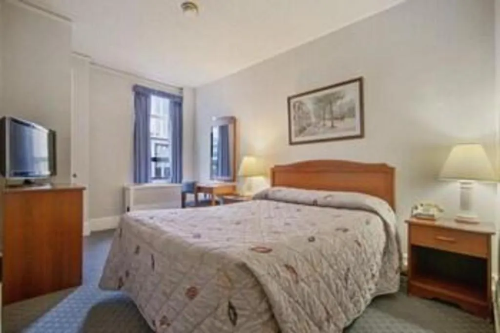 Bed in Hotel Harrington