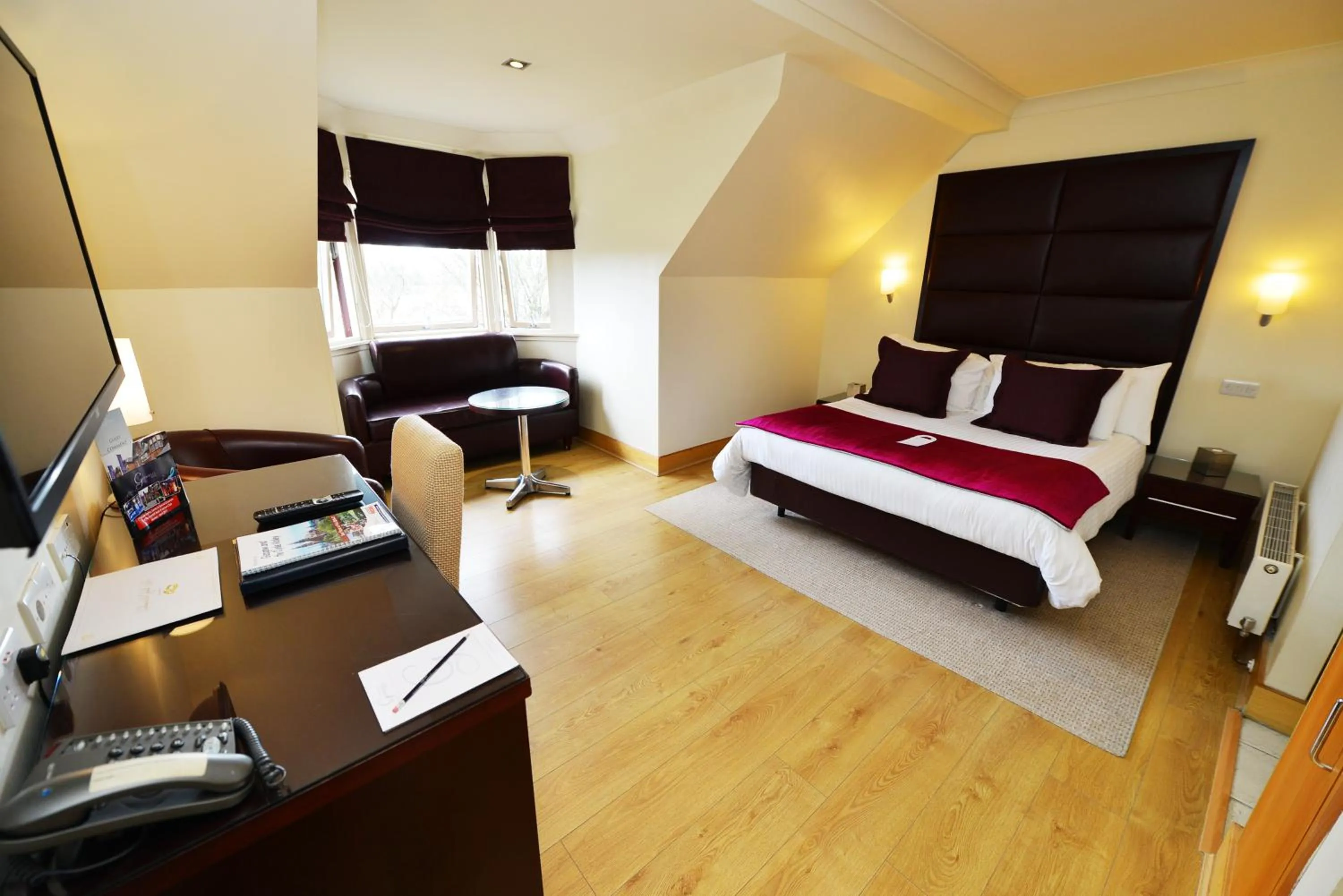 Photo of the whole room, Bed in Glynhill Hotel & Spa near Glasgow Airport