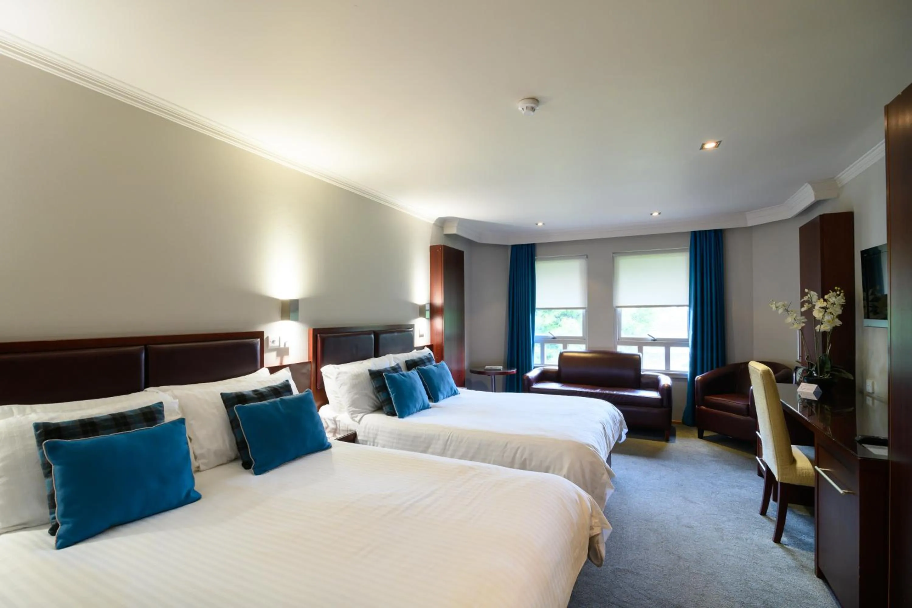 Bed in Glynhill Hotel & Spa near Glasgow Airport