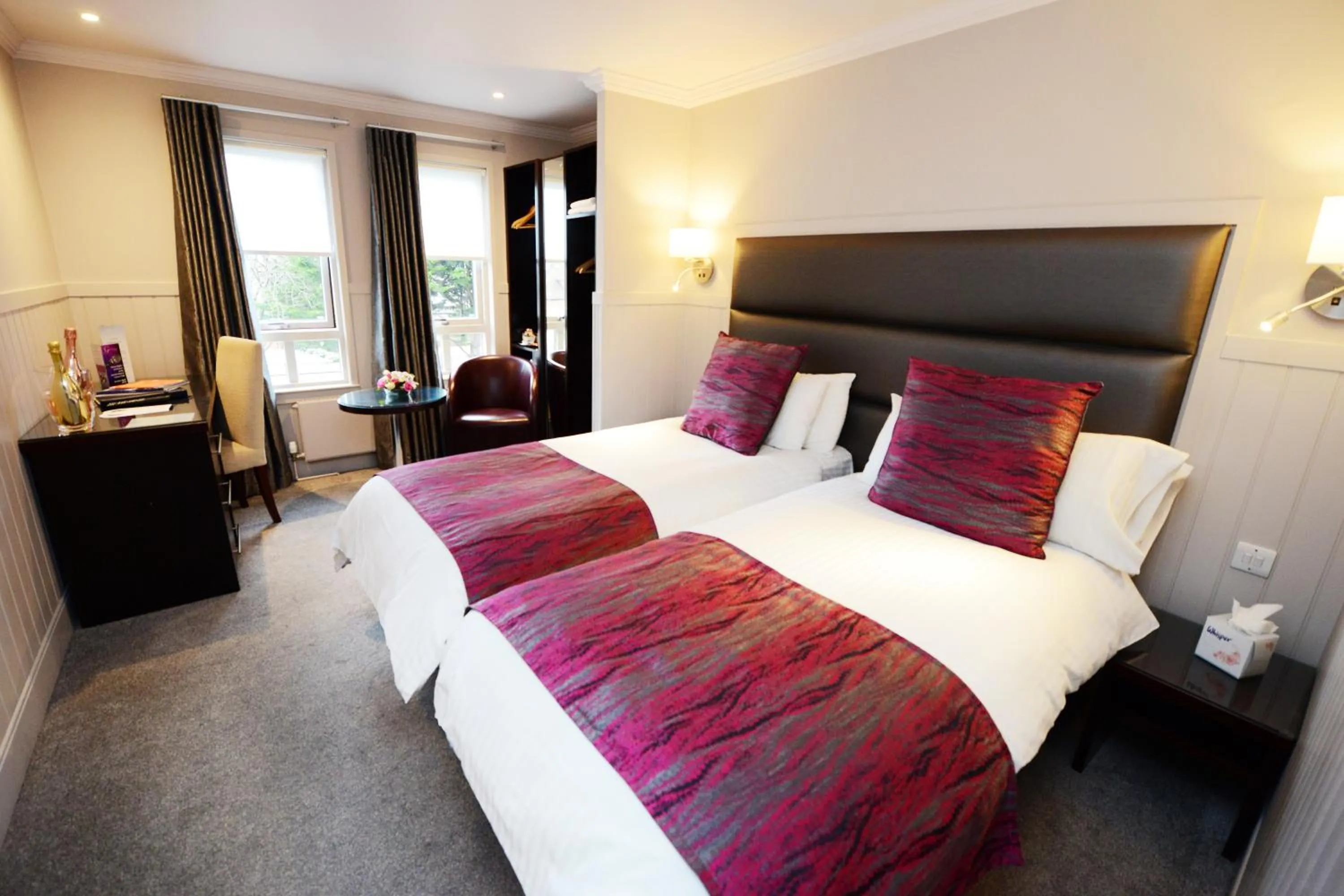 Bed in Glynhill Hotel & Spa near Glasgow Airport