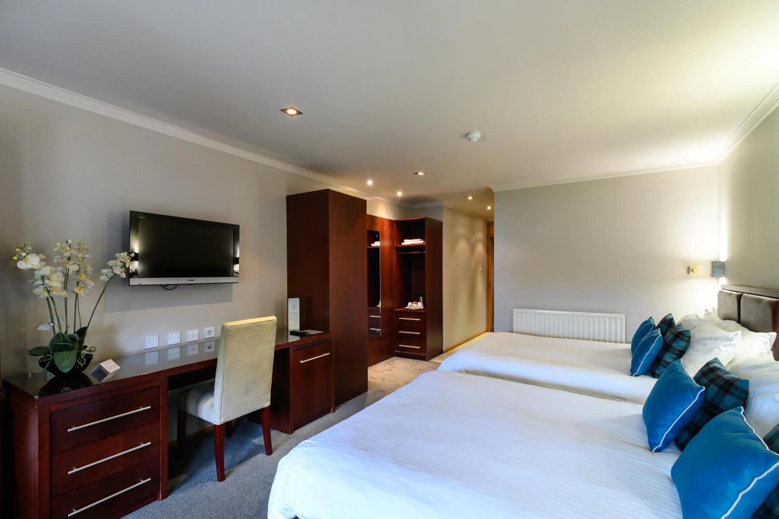 Bed in Glynhill Hotel & Spa near Glasgow Airport