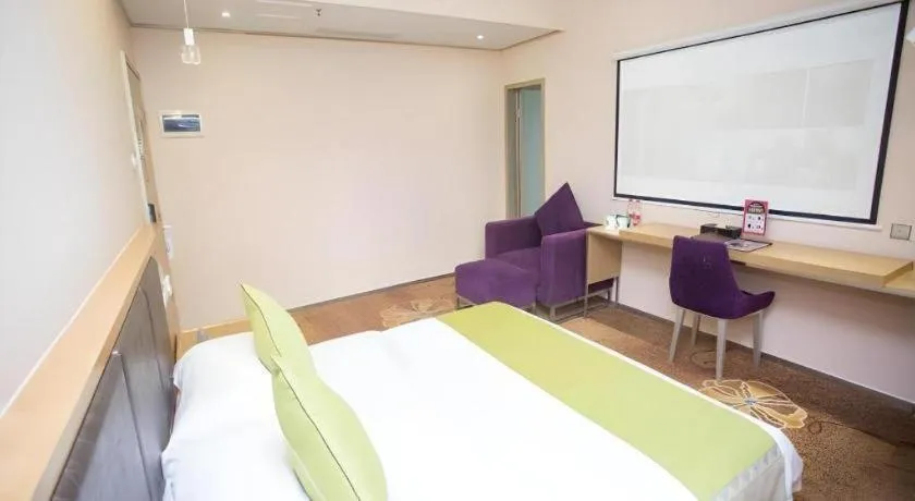 Bed in GreenTree Alliance Shenzhen Shekou Sea World Taizi Road Hotel