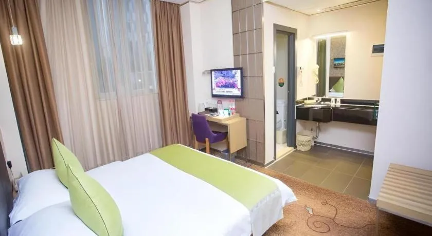 Bed in GreenTree Alliance Shenzhen Shekou Sea World Taizi Road Hotel