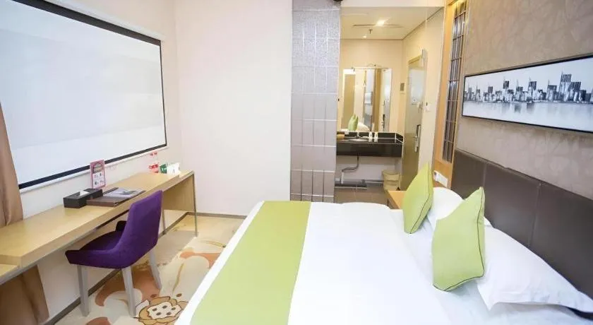Bed in GreenTree Alliance Shenzhen Shekou Sea World Taizi Road Hotel