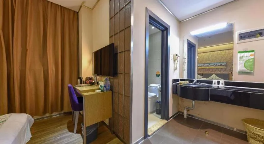 Bed in GreenTree Alliance Shenzhen Shekou Sea World Taizi Road Hotel