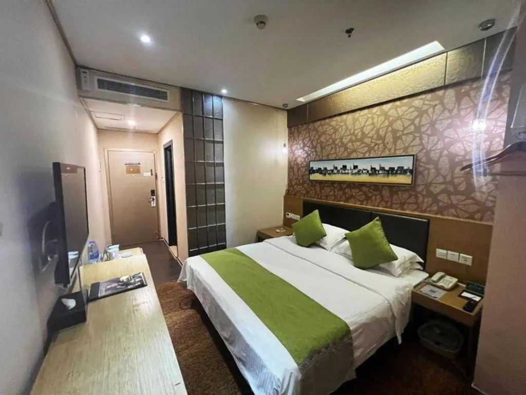 Bed in GreenTree Alliance Shenzhen Shekou Sea World Taizi Road Hotel