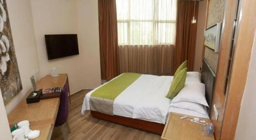 Bed in GreenTree Alliance Shenzhen Shekou Sea World Taizi Road Hotel