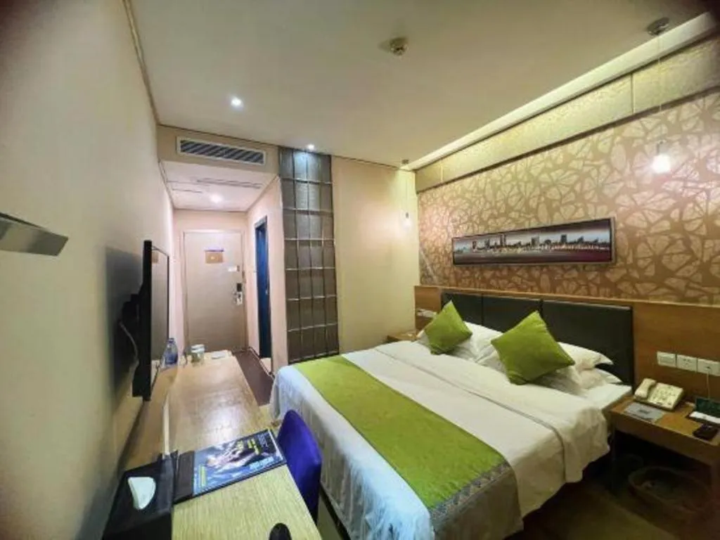 Bed in GreenTree Alliance Shenzhen Shekou Sea World Taizi Road Hotel