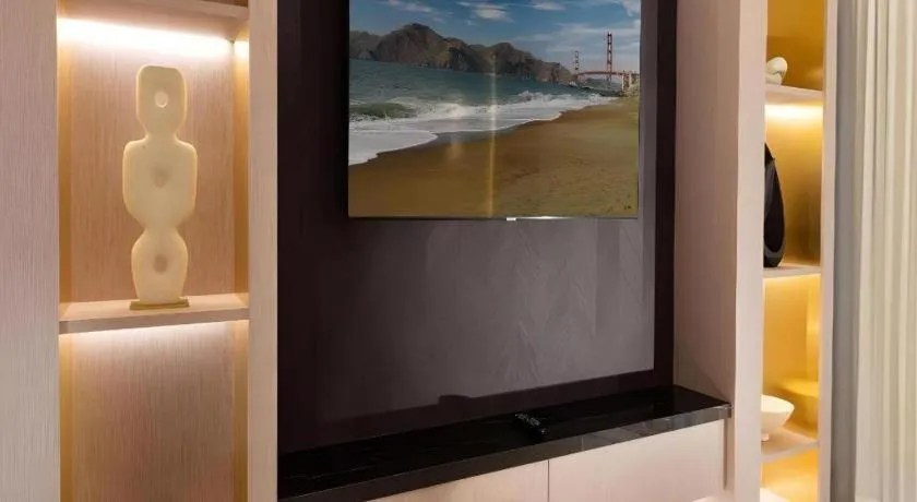 Bed in Peppermill Resort Spa Casino