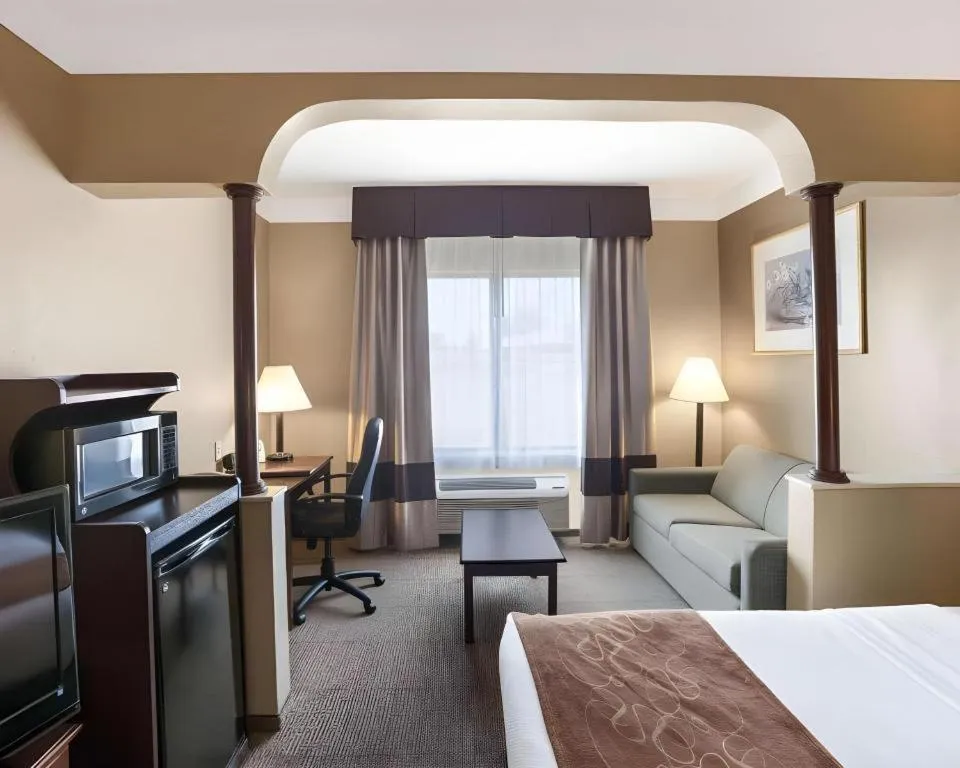 Bed in Comfort Suites Plainview