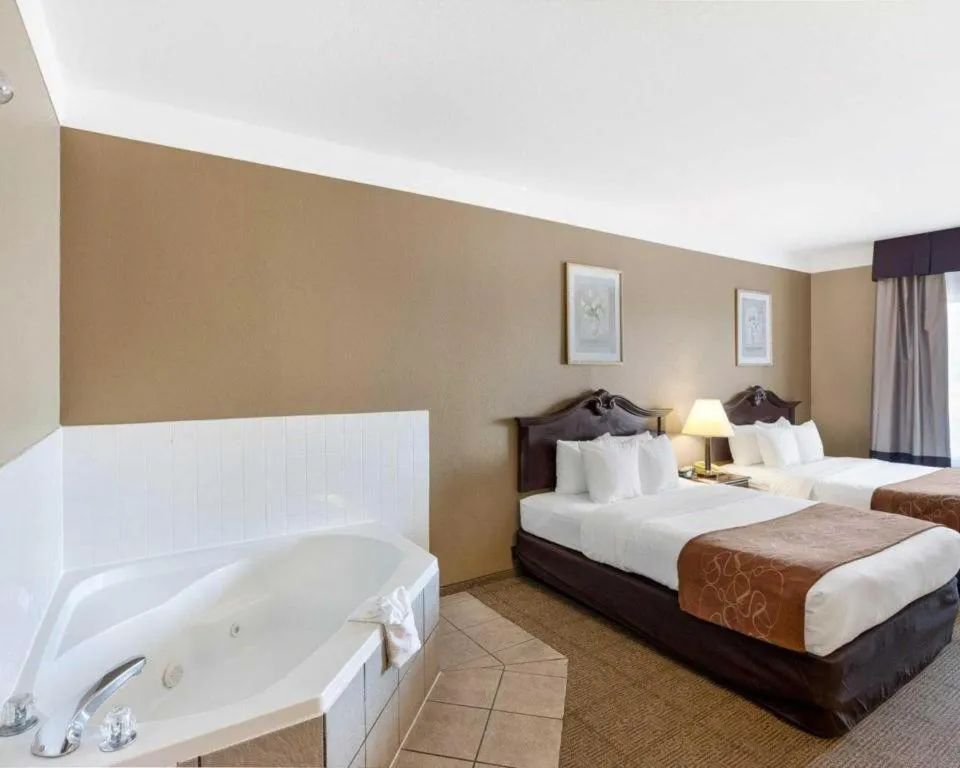 Bed in Comfort Suites Plainview