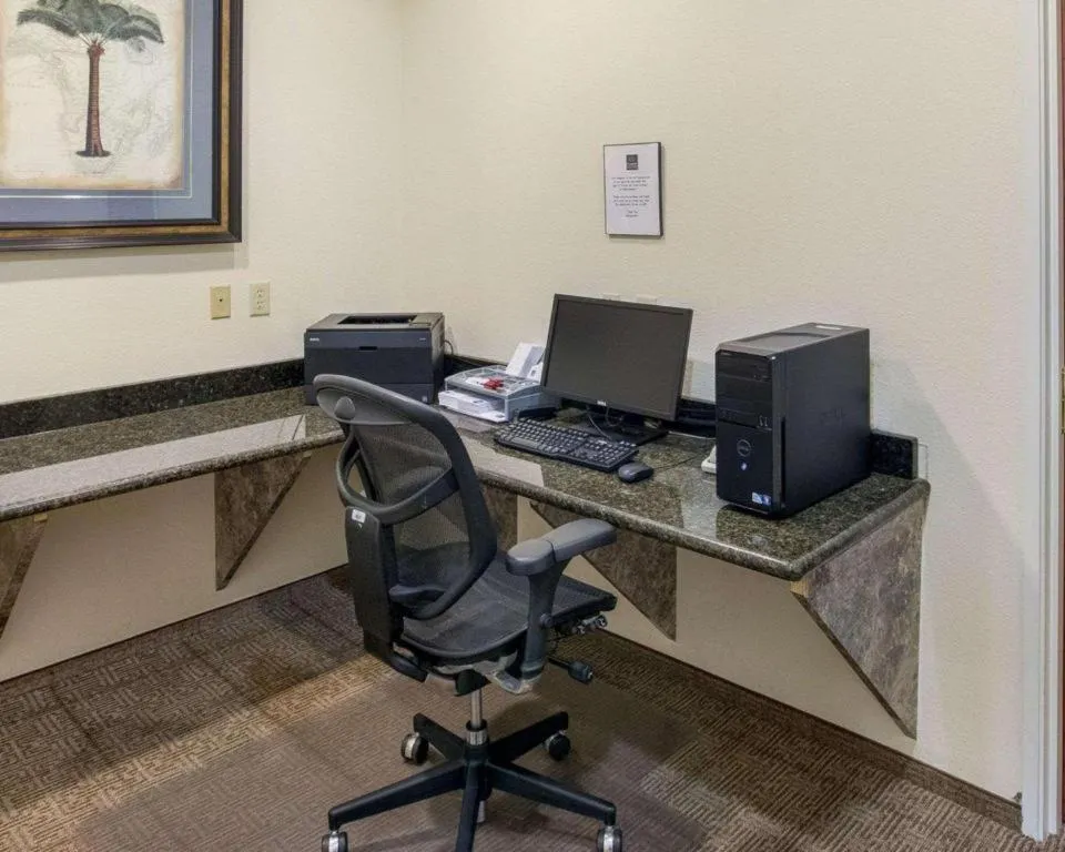 Comfort Suites Plainview