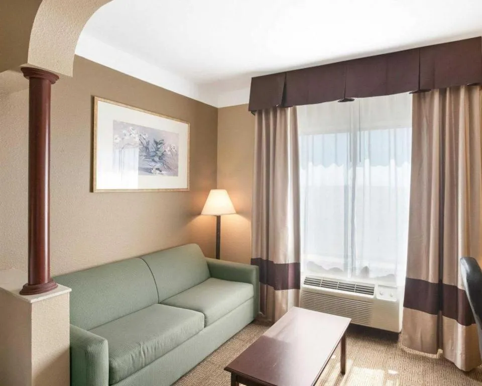 Comfort Suites Plainview