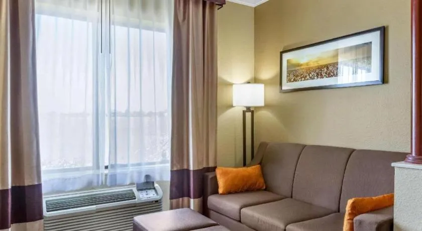Comfort Suites Plainview