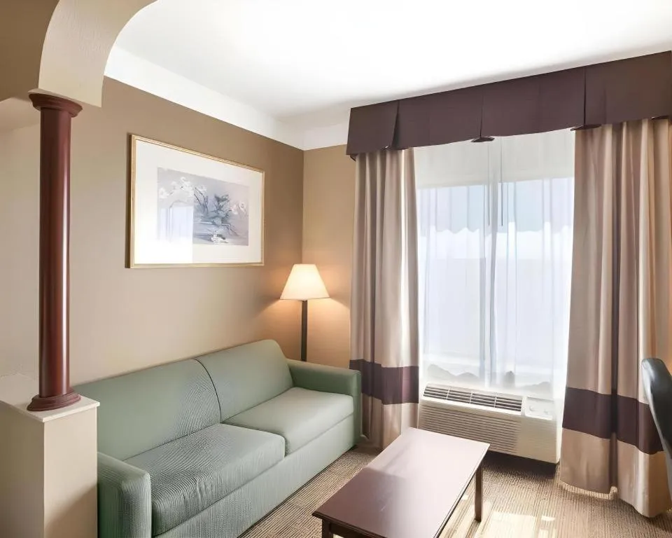 Comfort Suites Plainview