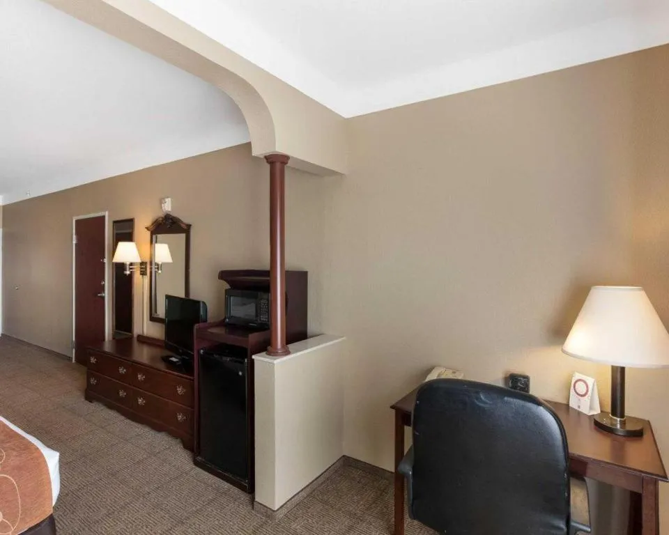 Comfort Suites Plainview