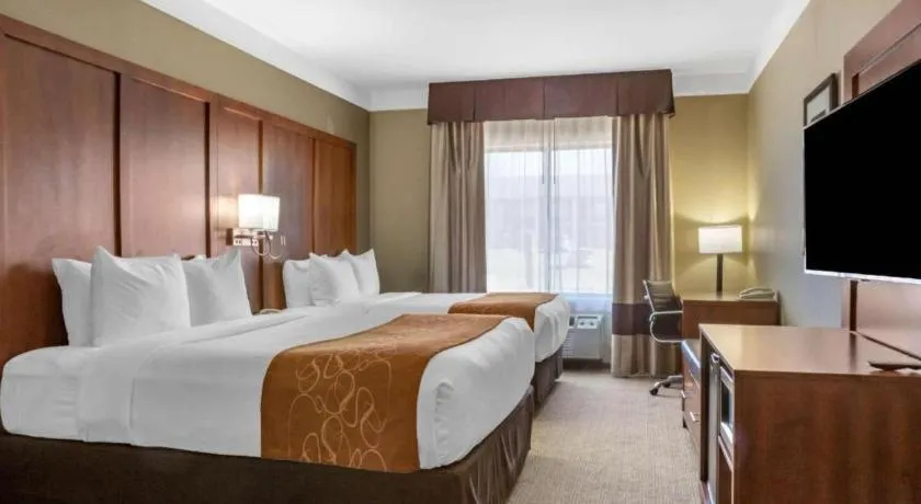 Bed in Comfort Suites Plainview