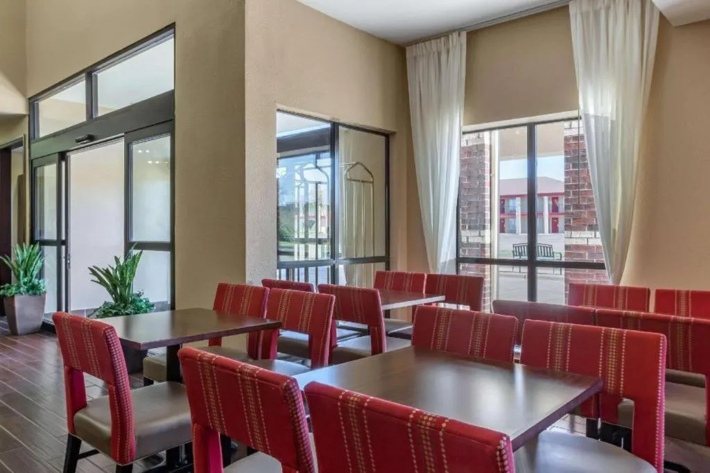 Comfort Suites Plainview