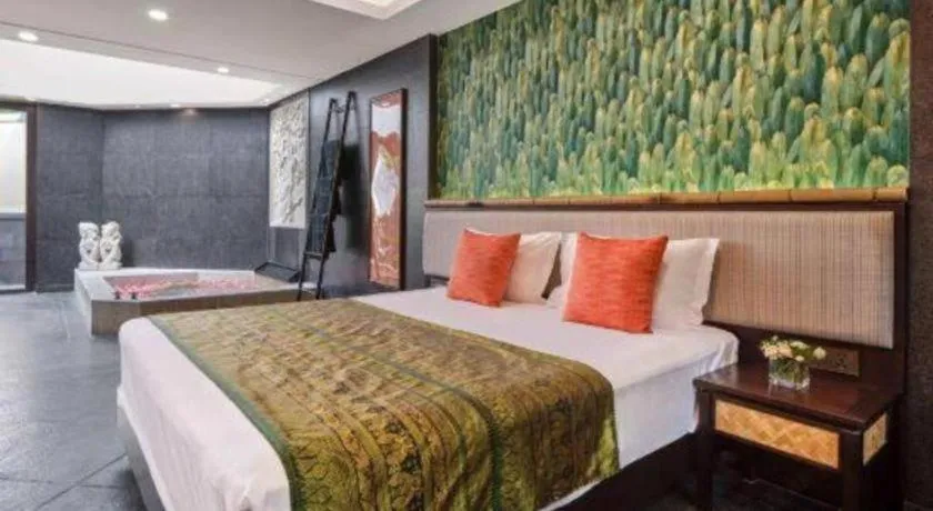 Bed in Riyuegu Hotsprings Resort