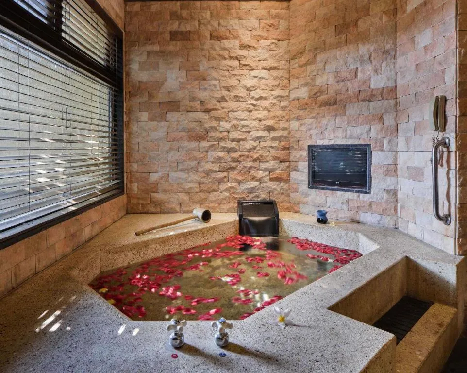 Riyuegu Hotsprings Resort