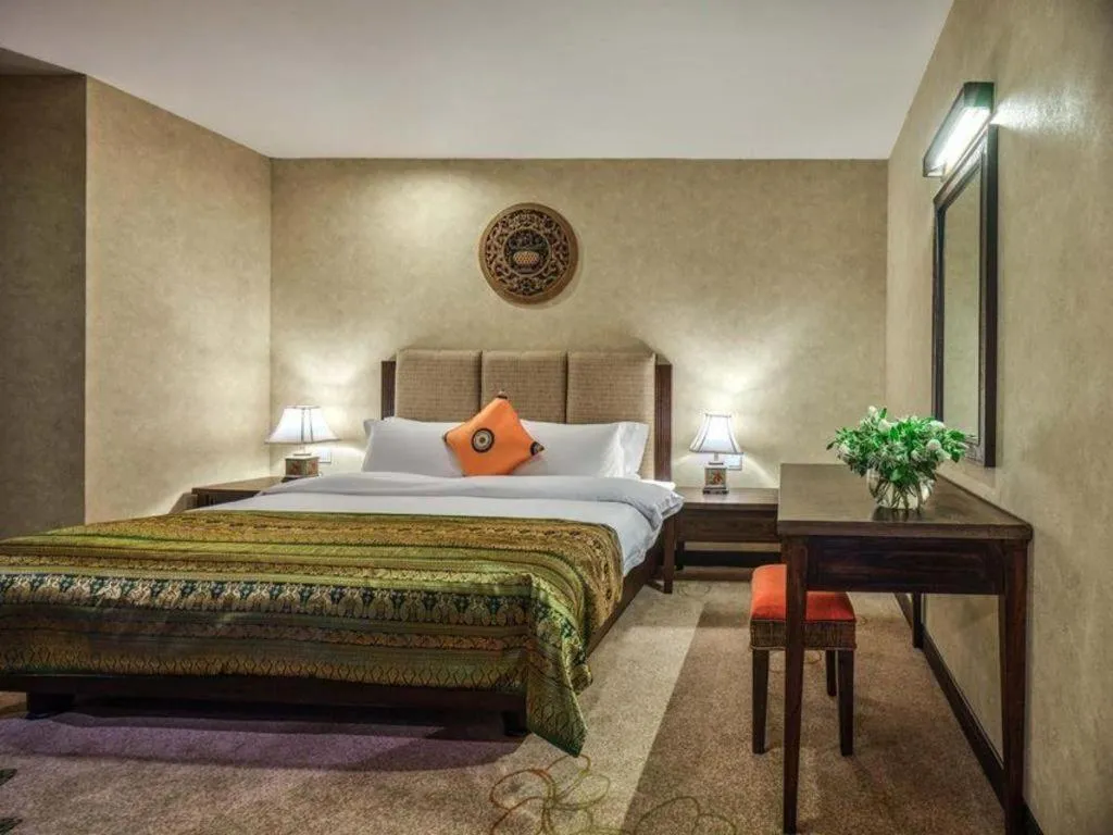 Bed in Riyuegu Hotsprings Resort