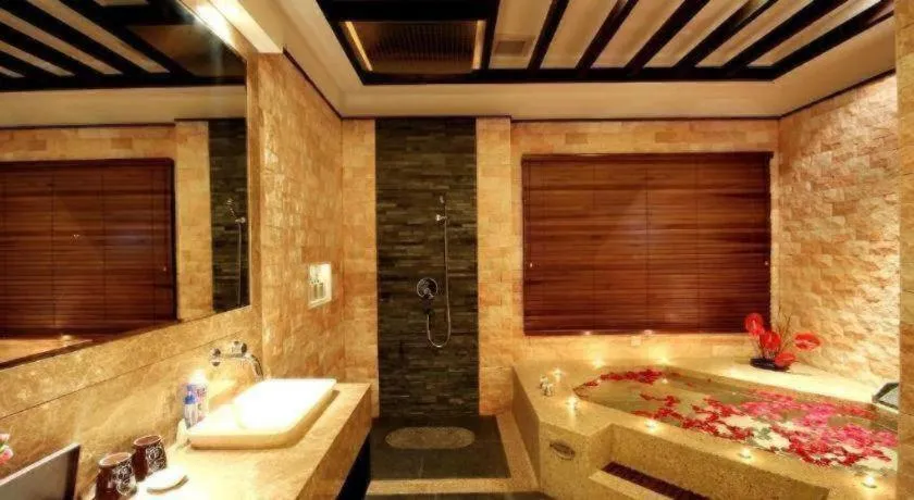 Bed in Riyuegu Hotsprings Resort