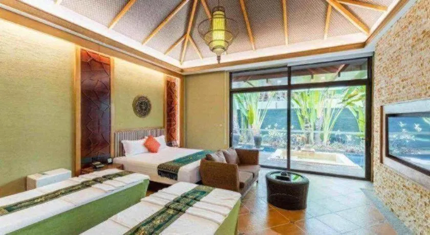 Bed in Riyuegu Hotsprings Resort