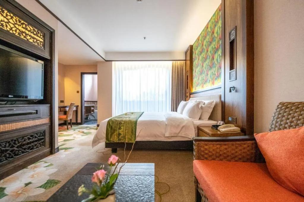 Bed in Riyuegu Hotsprings Resort