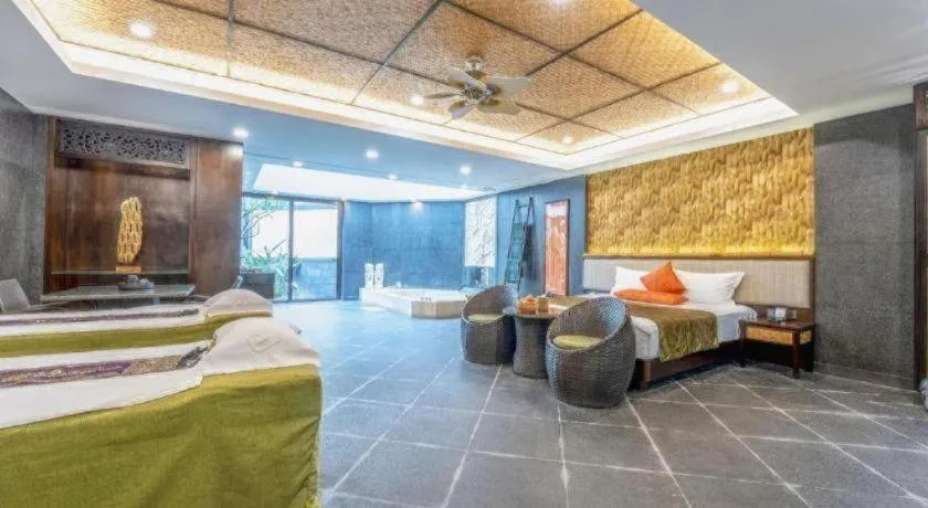 Bed in Riyuegu Hotsprings Resort