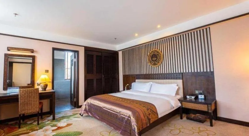 Bed in Riyuegu Hotsprings Resort